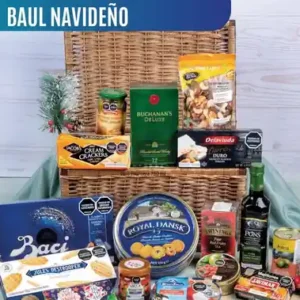 Ancheta navideña Baúl Navideño de $850.000 con whisky Buchanan's Deluxe 12 años, bombones Baci, turrón Delaviuda y té Twinings en baúl de mimbre con cierres en cuero