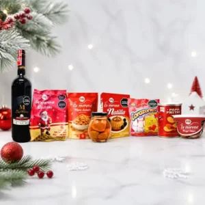 Ancheta navideña Pesebre Navideño de $52.000 con vino La María, galletas, duraznos en almíbar, natilla, maní y papas