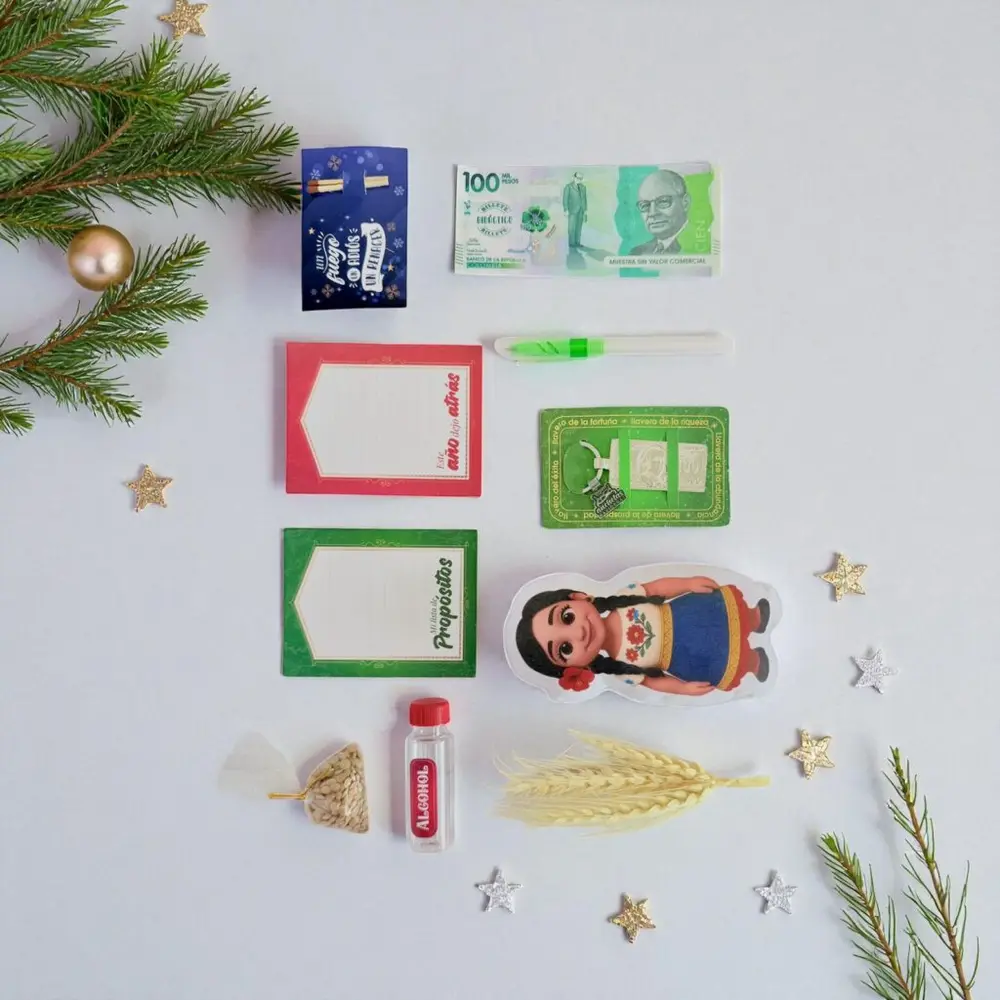 Contenido completo del muñeco de año viejo: tarjetas, lentejas, espigas, alcohol, fósforos y llavero